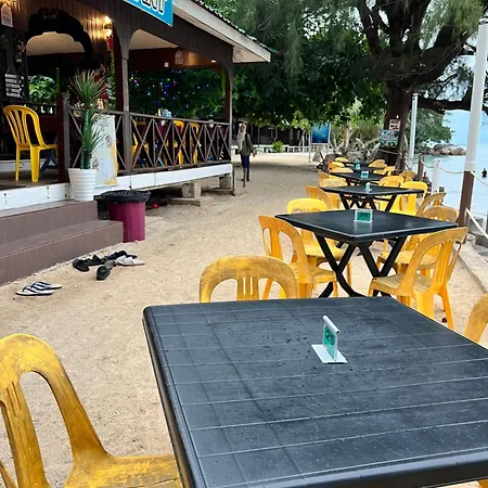 Mama'S Chalet Pulau Perhentian Besar Kampong Pasir Hantu Exterior photo